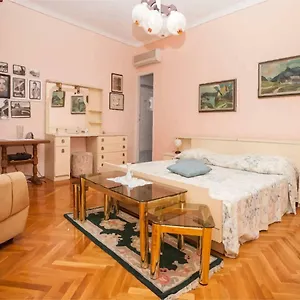 Carera Апартаменты Ровинь